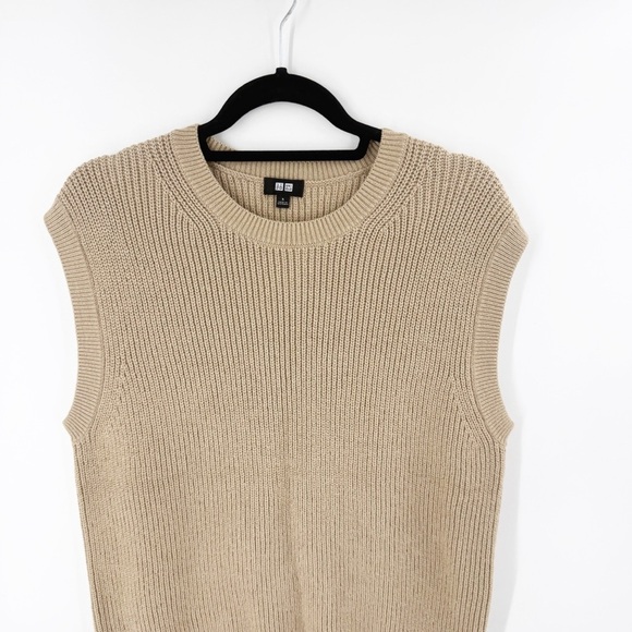 ✅UNIQLO Beige Sleeveless Sweater SIZE SMALL CREWNECK RIBBED - Picture 2 of 5